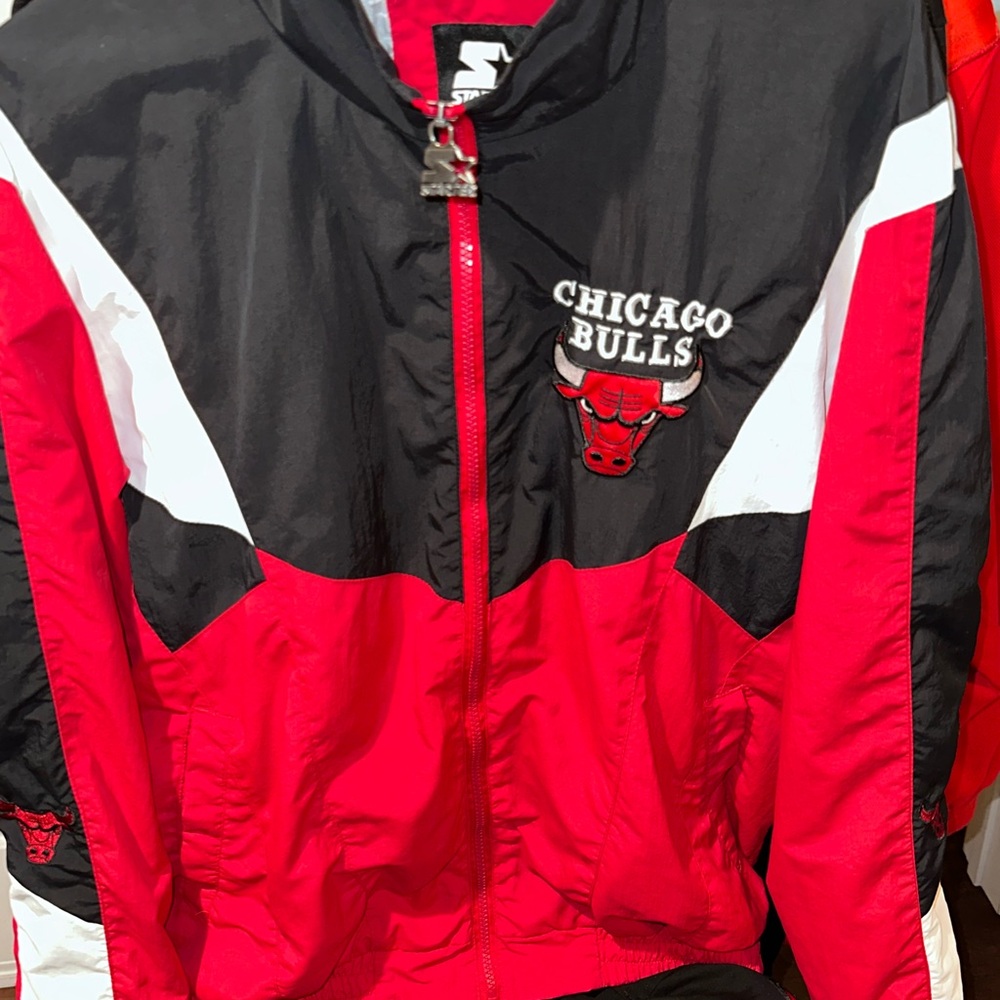 Chicago Bulls STARTER Jacket - Red and Black